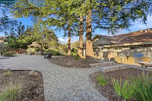 187 Miramonte Dr, Moraga, CA 94556 - Photo 32