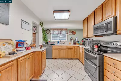 618 Kinglet, Suisun City, CA 94585 - Photo 2