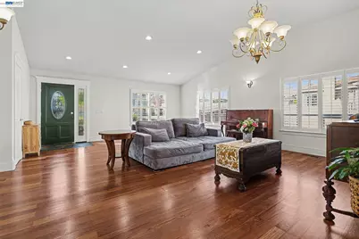 19554 Alana Rd, Castro Valley, CA 94546 - Photo 2