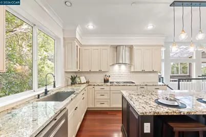 6165 Doncaster Pl, Oakland, CA 94611 - Photo 12