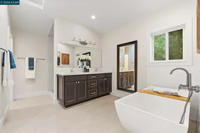 6165 Doncaster Pl, Oakland, CA 94611 - Photo 30