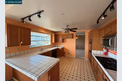 418 Highland Ct, Concord, CA 94520 - Photo 4