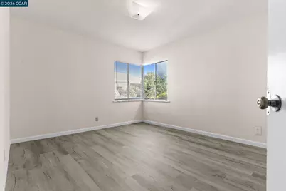 650 Hillsborough St, Oakland, CA 94606 - Photo 26