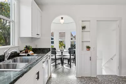 5721 Roberts Ave, Oakland, CA 94605 - Photo 16