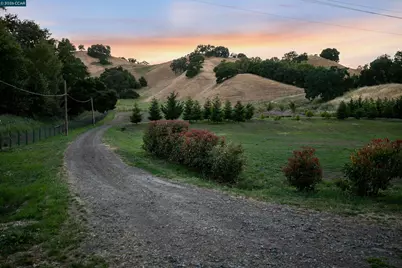 60 Hampton Road, Martinez, CA 94553 - Photo 4