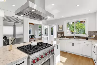 244 Cross Rd, Oakland, CA 94618 - Photo 14