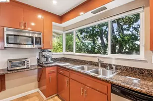 11023 Cameron Ave, Oakland, CA 94605 - Photo 16