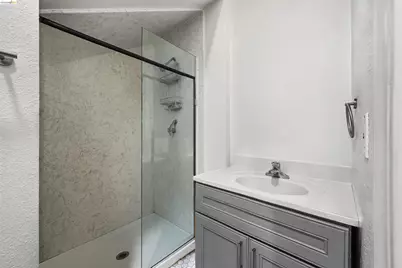 814 46th St, Oakland, CA 94608 - Photo 4