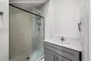 814 46th St, Oakland, CA 94608 - Photo 4