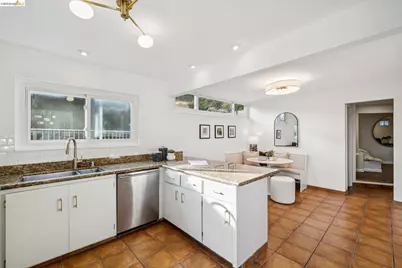 1925 Manzanita Dr, Oakland, CA 94611 - Photo 24