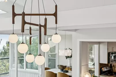 1925 Manzanita Dr, Oakland, CA 94611 - Photo 12