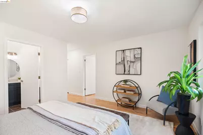 22 Rydal Ct, Oakland, CA 94611 - Photo 16