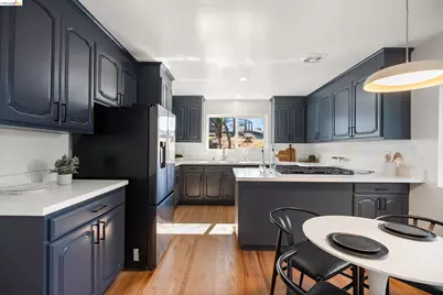 22 Rydal Ct, Oakland, CA 94611 - Photo 6