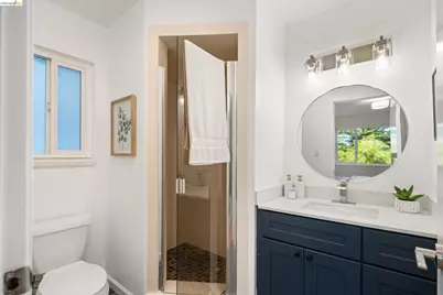 22 Rydal Ct, Oakland, CA 94611 - Photo 18