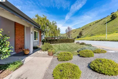 38821 Canyon Heights Dr, Fremont, CA 94536 - Photo 2
