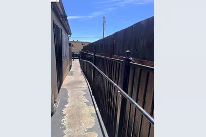 6230 Hayes St, Oakland, CA 94621 - Photo 22
