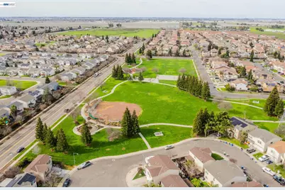 1255 Day Light Dr, Merced, CA 95348 - Photo 32