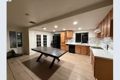 2203 Glenmount Dr, Pittsburg, CA 94565 - Photo 2