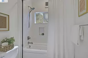 6956 Sayre Dr, Oakland, CA 94611 - Photo 22