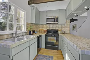 6956 Sayre Dr, Oakland, CA 94611 - Photo 28