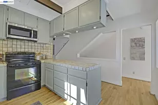 6956 Sayre Dr, Oakland, CA 94611 - Photo 26