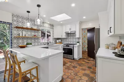 5914 Thornhill Drive, Oakland, CA 94611 - Photo 16
