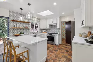 5914 Thornhill Dr, Oakland, CA 94611 - Photo 16