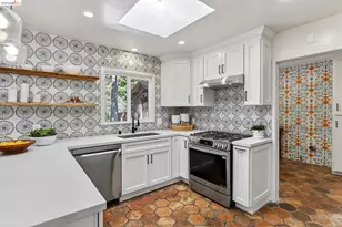 5914 Thornhill Dr, Oakland, CA 94611 - Photo 18