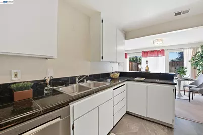 27773 Pistachio Ct, Hayward, CA 94544 - Photo 12