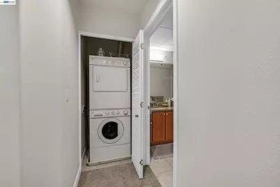 423 7th St #220, Oakland, CA 94607 - Photo 16