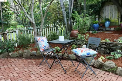 385 Vermont Ave, Berkeley, CA 94707 - Photo 32