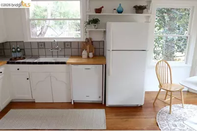 385 Vermont Ave, Berkeley, CA 94707 - Photo 18