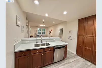 2200 Beech Cir, San Jose, CA 95131 - Photo 4