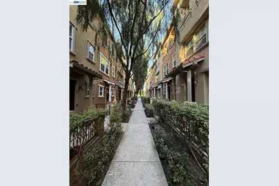 2200 Beech Cir, San Jose, CA 95131 - Photo 24