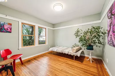 1066 Bayview Ave, Oakland, CA 94610 - Photo 18