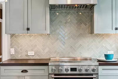 1066 Bayview Ave, Oakland, CA 94610 - Photo 16