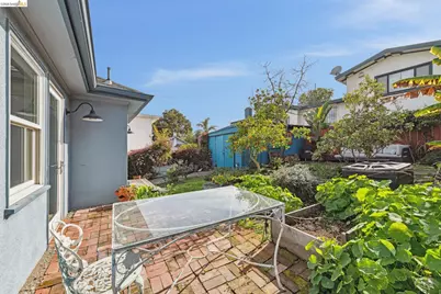 1066 Bayview Ave, Oakland, CA 94610 - Photo 30
