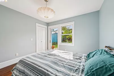 1066 Bayview Ave, Oakland, CA 94610 - Photo 20