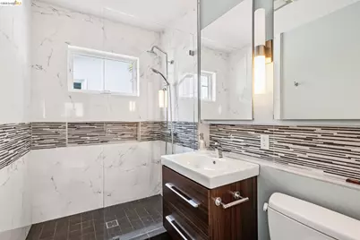 1066 Bayview Ave, Oakland, CA 94610 - Photo 22