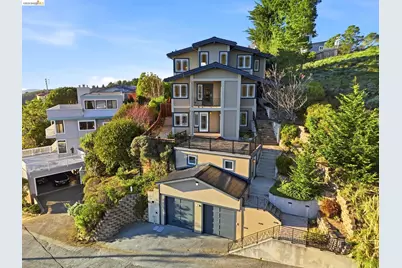 107 Dolphine Ave, El Granada, CA 94018 - Photo 1