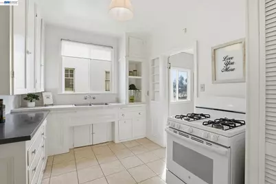 1424 Hampel St, Oakland, CA 94602 - Photo 14