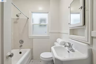 1424 Hampel St, Oakland, CA 94602 - Photo 30