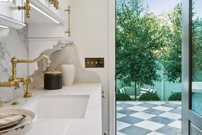 906 Paramount Rd, Oakland, CA 94610 - Photo 54