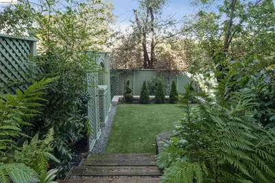 906 Paramount Rd, Oakland, CA 94610 - Photo 60