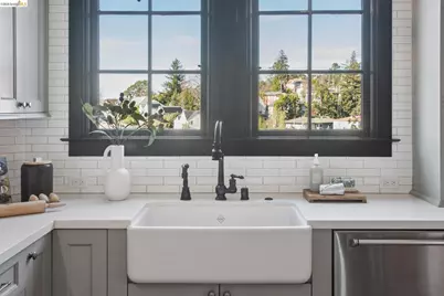 906 Paramount Rd, Oakland, CA 94610 - Photo 20