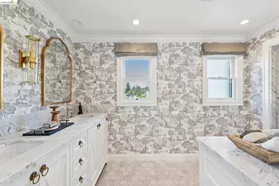 906 Paramount Rd, Oakland, CA 94610 - Photo 34