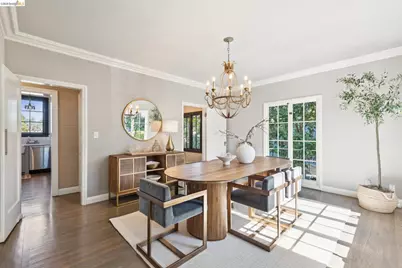 906 Paramount Rd, Oakland, CA 94610 - Photo 14