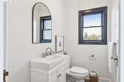 906 Paramount Rd, Oakland, CA 94610 - Photo 26