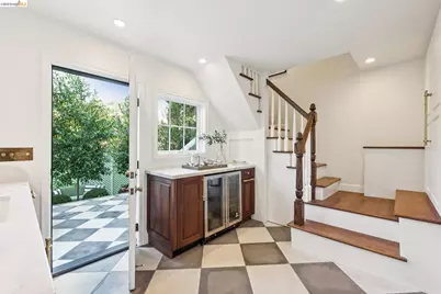 906 Paramount Rd, Oakland, CA 94610 - Photo 52