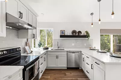 6931 Pinehaven Rd, Oakland, CA 94611 - Photo 16